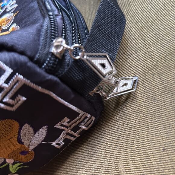 Chinese zodiac rabbit crossbody purse - Picture 6 of 10